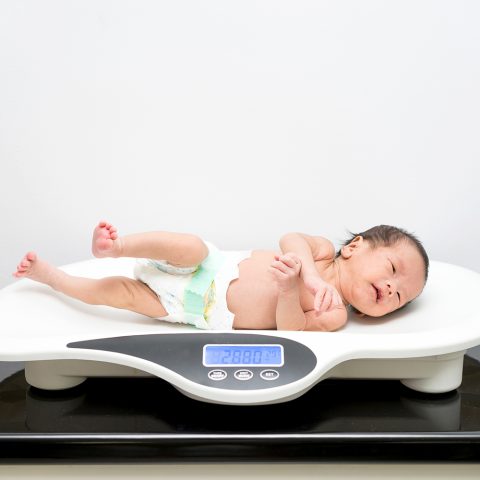 cac tieu chuan danh gia can nang tre so sinh