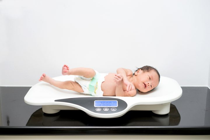 các tiêu chuẩn đánh giá cân nặng trẻ sơ sinh