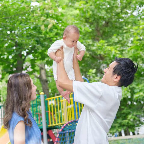 Bổ sung canxi cho trẻ sơ sinh hỗ trợ xương, răng và hệ thần kinh khỏe mạnh.