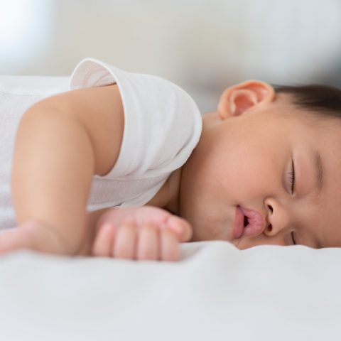 Bé yêu thở khò khè, ba mẹ có cần lo lắng? Khám phá nguyên nhân và cách chăm sóc bé hiệu quả